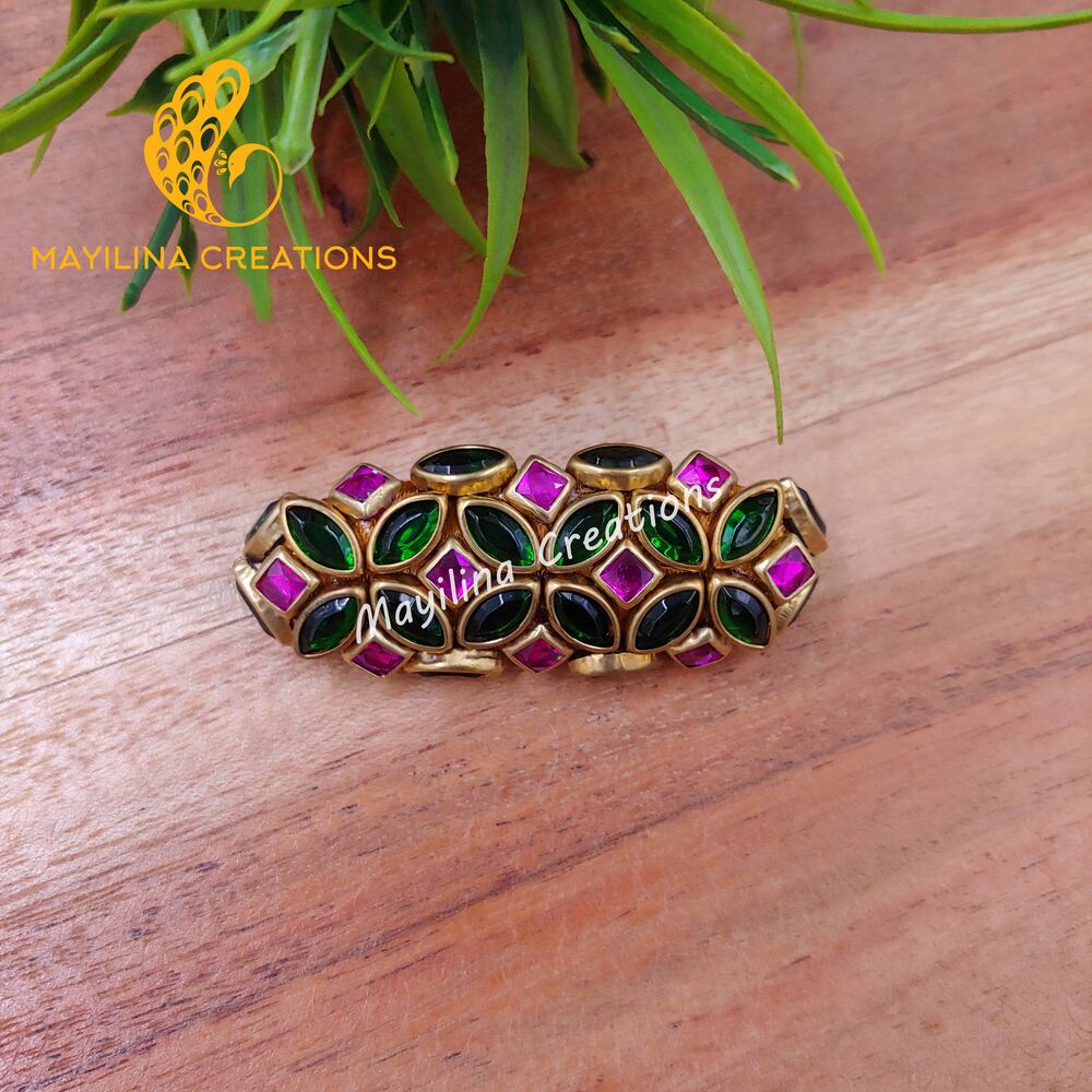 Dark Green and Rani Pink Kundan Saree Pin - Design 01 – Mayilina Creations