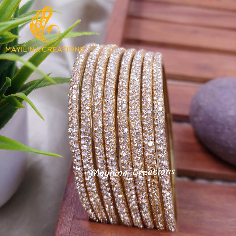Border Design Glass Bangles