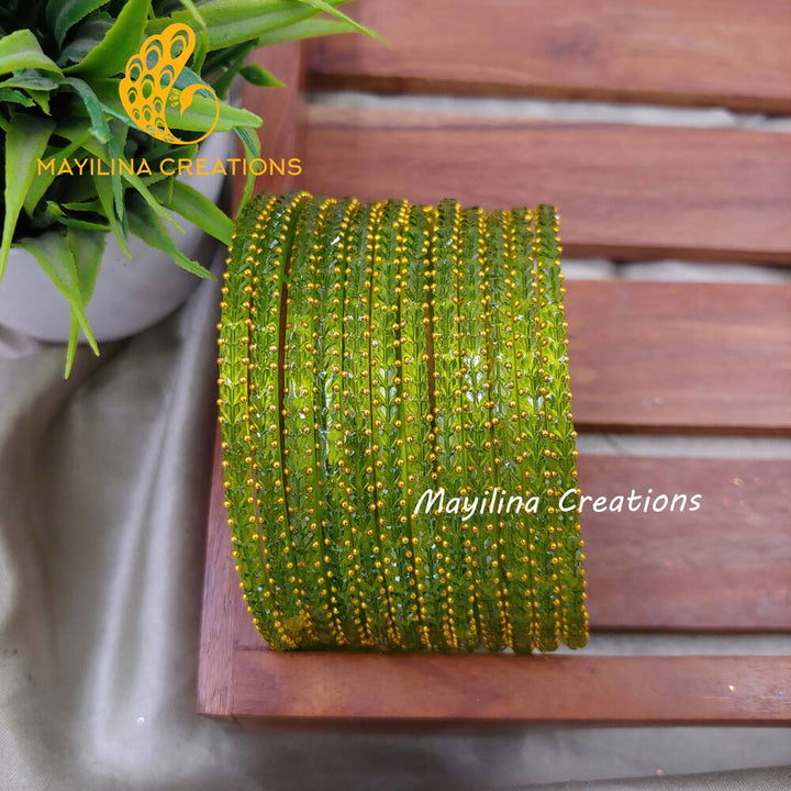Light Green Heart Cut Pattern Glass Bangles