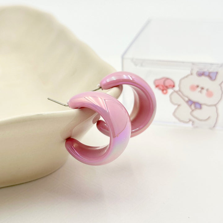 Light Pink Glossy Hoop Earrings – Sleek and Stylish Accessories1