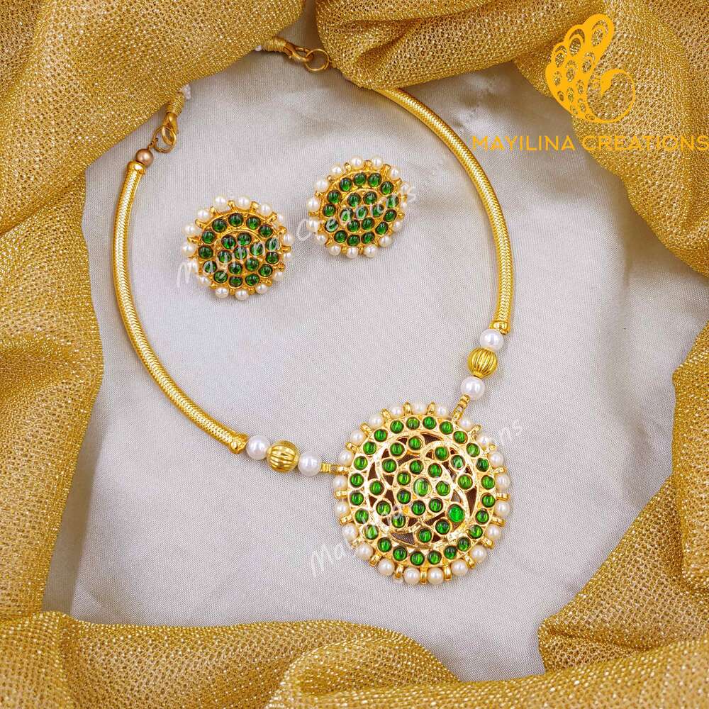 Chandika - Green Kemp Round Moon Choker with Round Stud Handmade Indian Traditional Jewelry