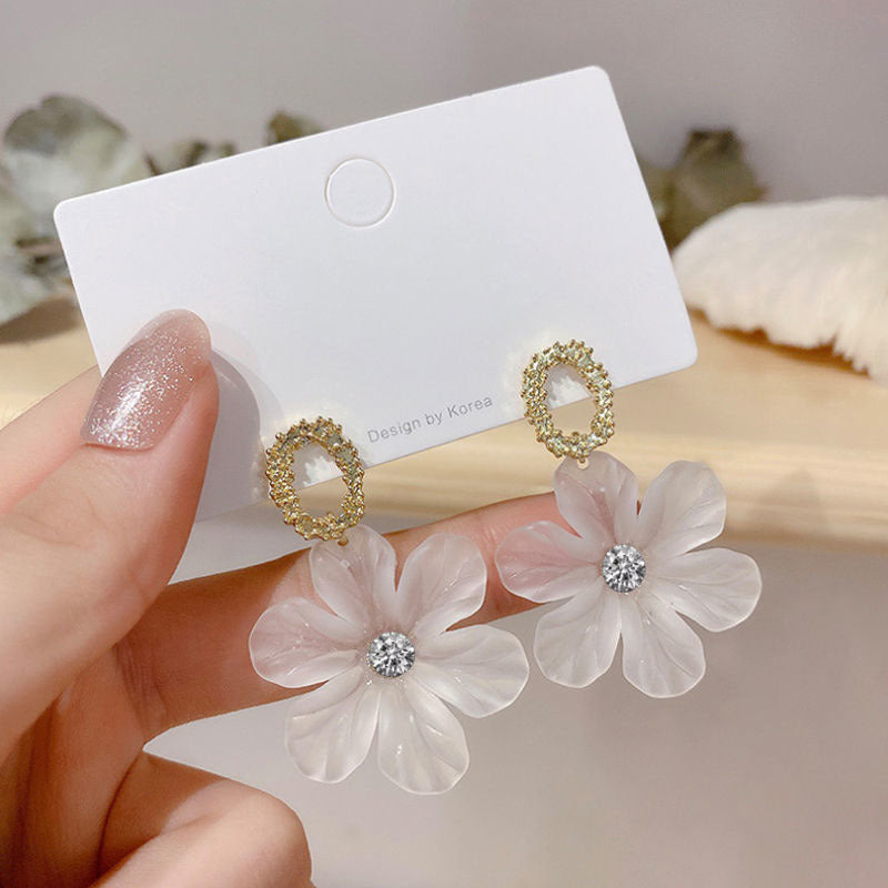 Moon Flower Earrings – A Touch of Nature’s Glow