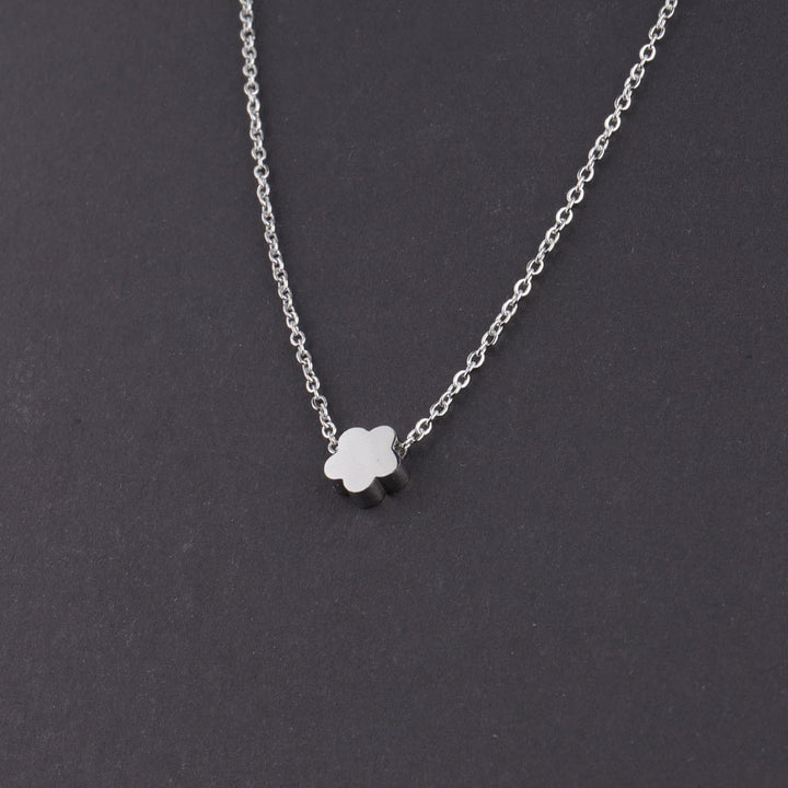 Anti-Tarnish: Flower Necklaces Timeless Sparkle