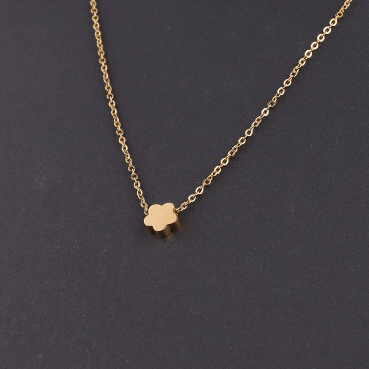 Anti-Tarnish: Flower Necklaces Timeless Sparkle