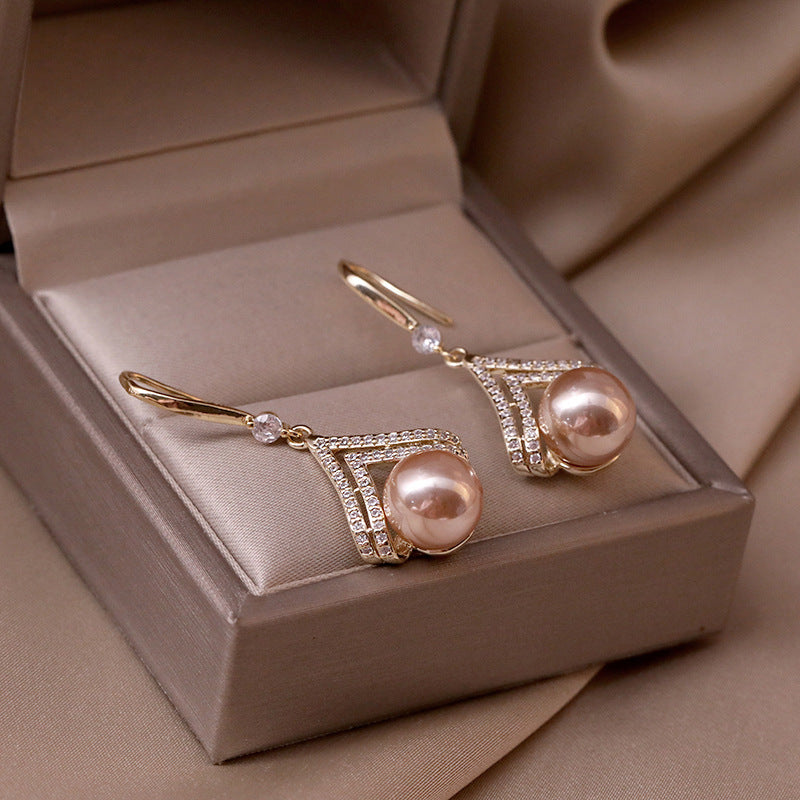 Queenly Pearl - Golden Pearl Lush Minimal Glittering Earrings