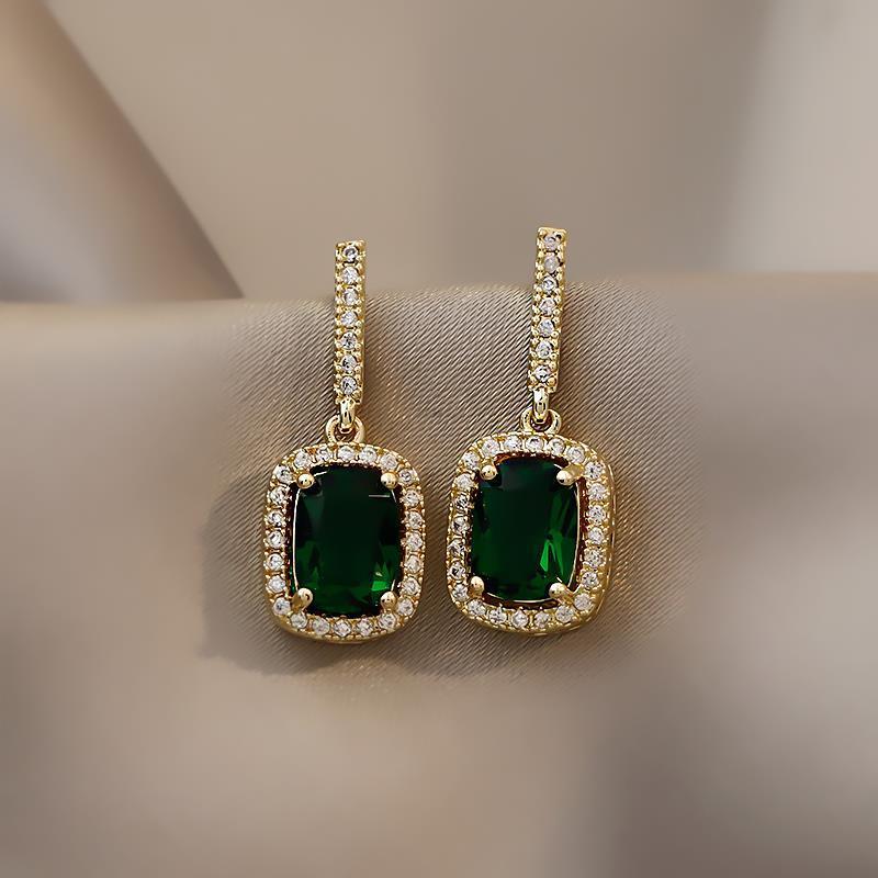 Emerald - Green Lush Minimal Glittering Stud