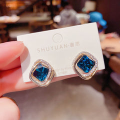 Sapphire - Blue Lush Minimal Glittering Gold Stud