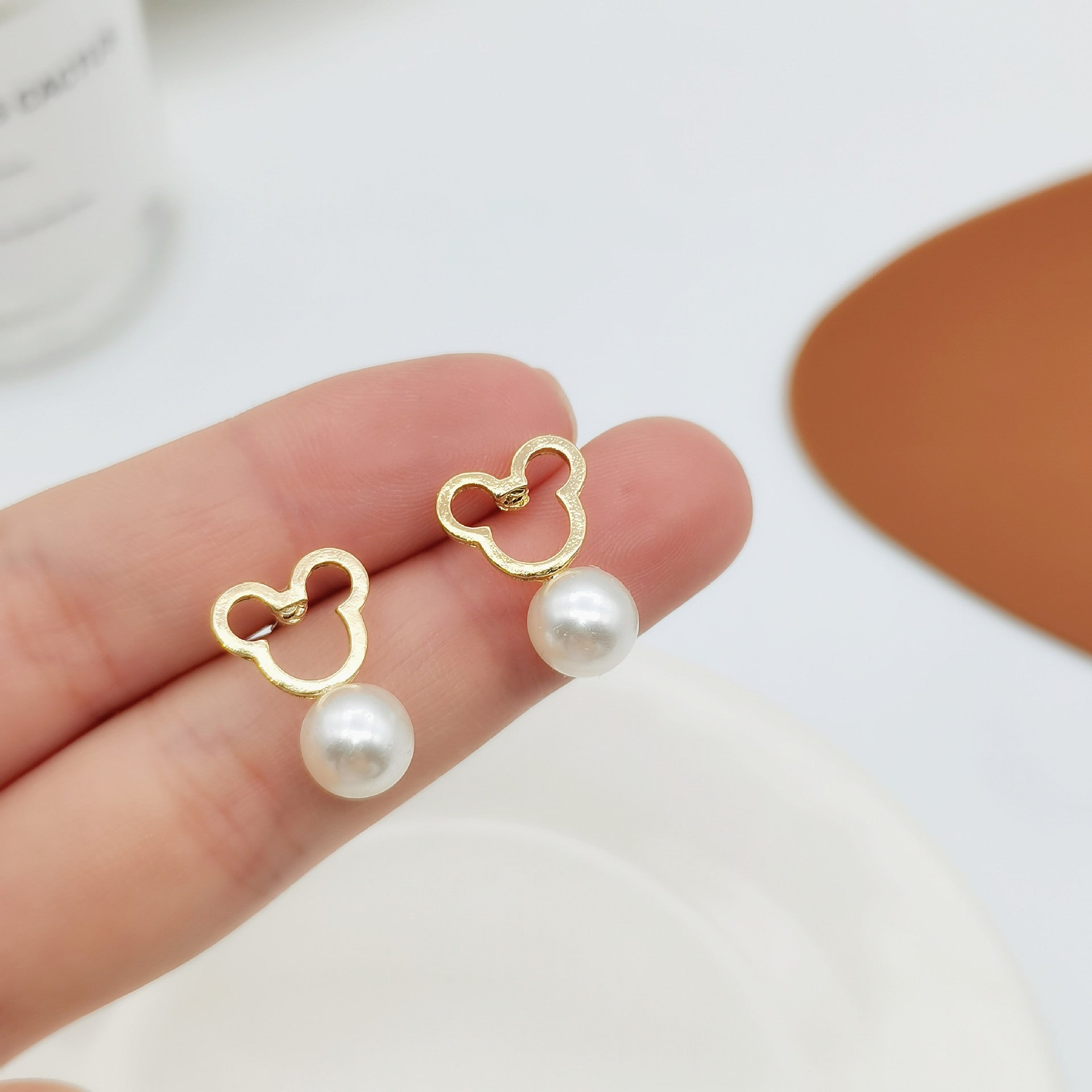 Mickey Pearl - Korean Pearl Minimal Glittering Stud