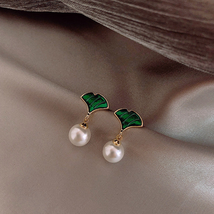 Sheeny Heart - Green Pearl Drop Minimal Glittering Stud