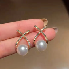 Twisty Pearl - Korean Pearl Minimal Glittering Stud