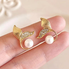 Fishtail Pearl - Korean Pearl Minimal Glittering Stud