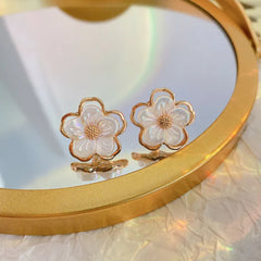 Sheen Pearl Flower - Korean Pearl Minimal Flower Stud