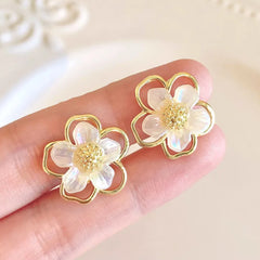 Sheen Pearl Flower - Korean Pearl Minimal Flower Stud