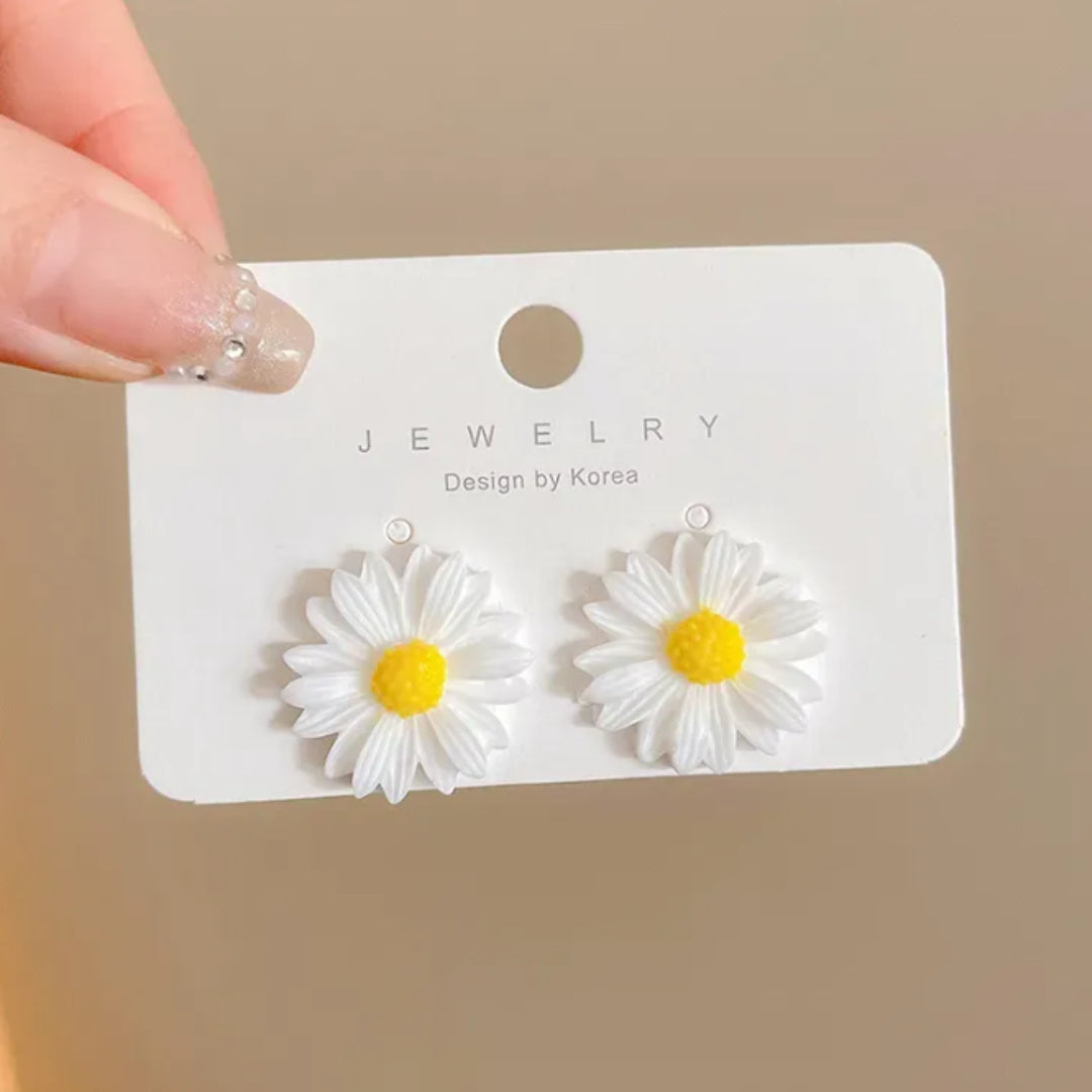 White Daisy Resin Flower Earrings for Girls and Women, Korean Style Earrings