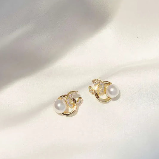 Double C Pearl -  Elegant Pearl Stud