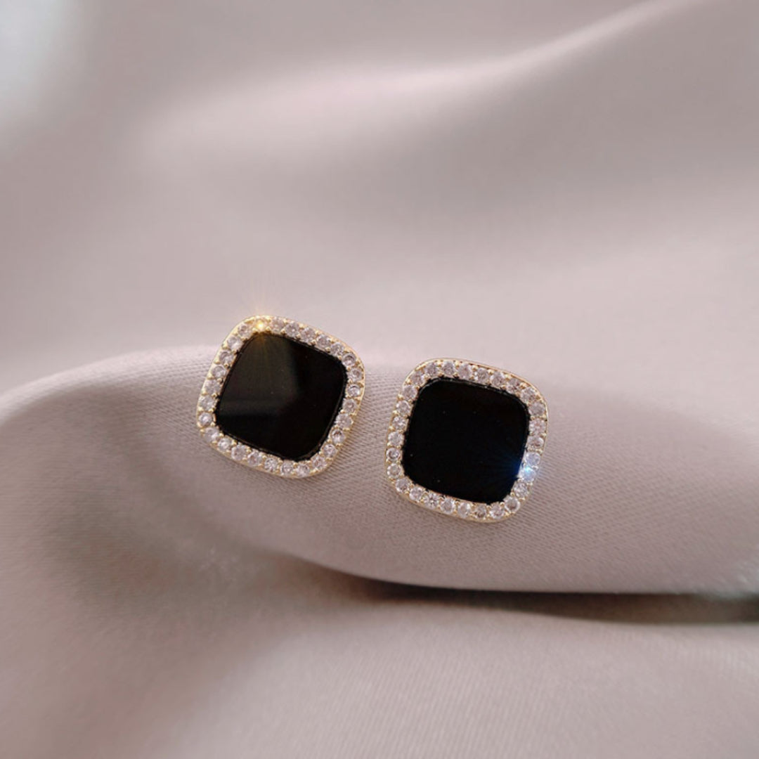 Sable - Black Lush Minimal Glittering Gold Stud