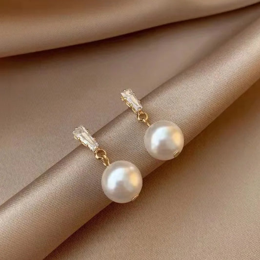 Flair Pearl -  Elegant Pearl Stud