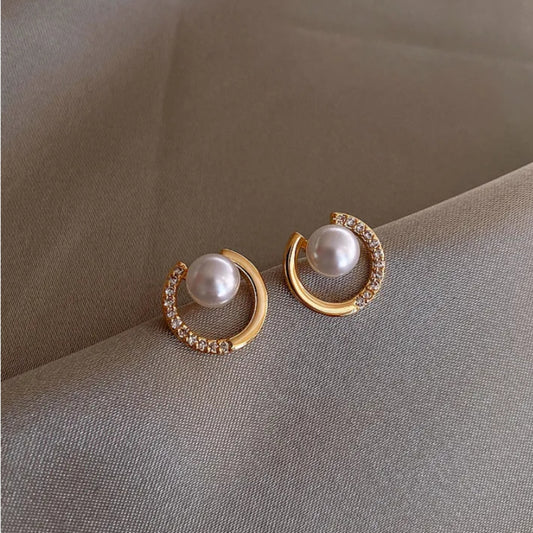 Ying Yang - Korean Pearl Minimal Glittering Stud